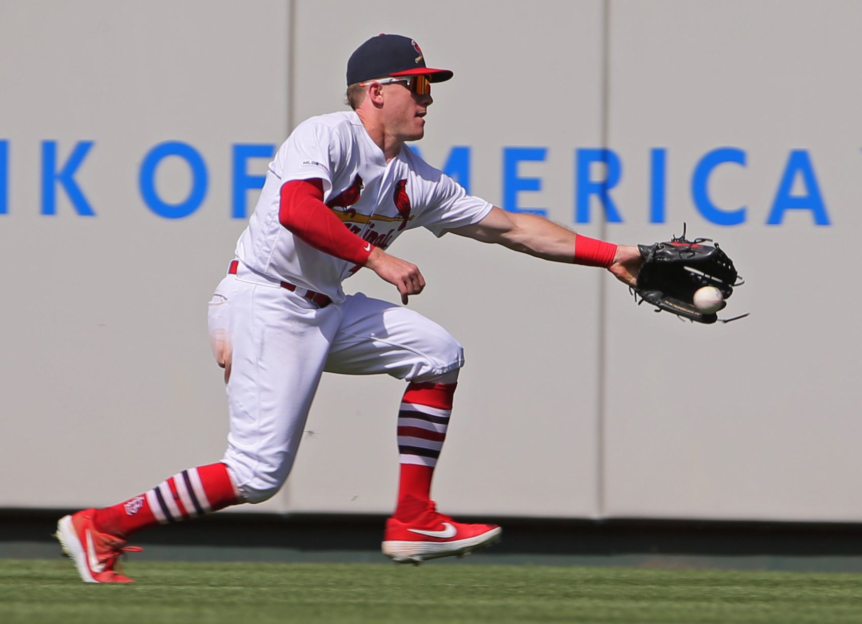 Cards rattle the Diamondbacks 5-2